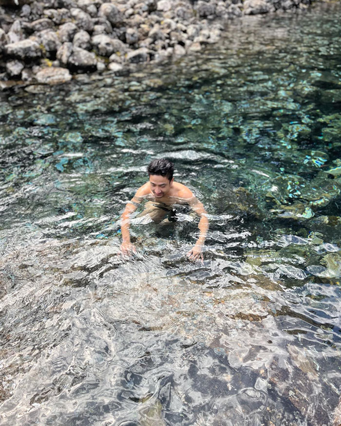 Photos Spark Outrage After People See Influencers Swimming In Their Drinking Water Photos Spark Outrage After People See Influencers Swimming In Their Drinking Water