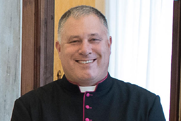 Top Catholic Priest Sues Grindr For Reputational Damage After Forced Resignation Top Catholic Priest Sues Grindr For Reputational Damage After Forced Resignation