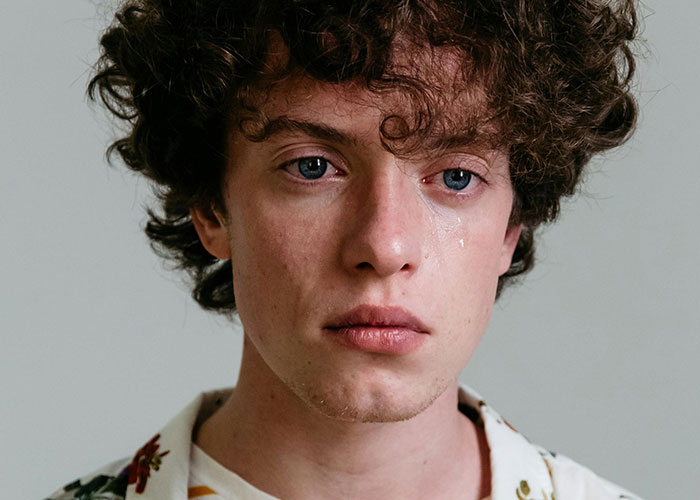 Woman Figures Out Why Husband Was So Depressed And Cried Hiding In The Bathroom, Decides To Divorce Him 