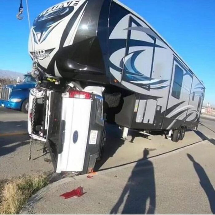 30 Times People Spotted Something That Confused Them So Much They Had To Share The Pics Online