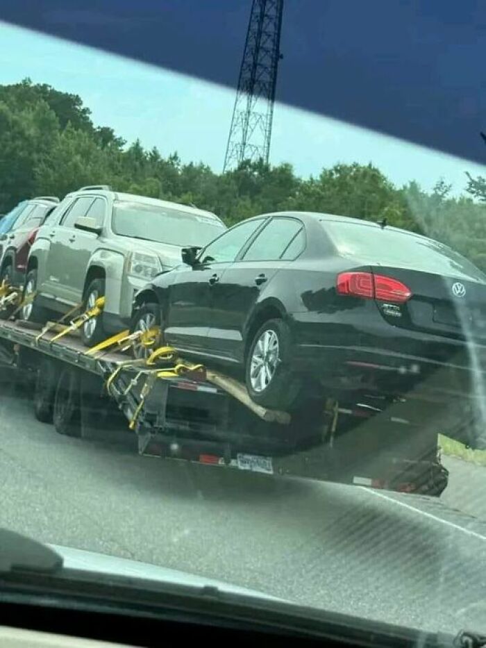 30 Times People Spotted Something That Confused Them So Much They Had To Share The Pics Online