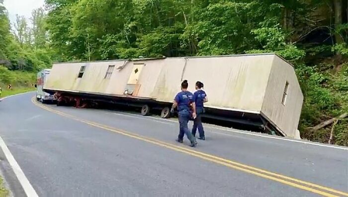 30 Times People Spotted Something That Confused Them So Much They Had To Share The Pics Online