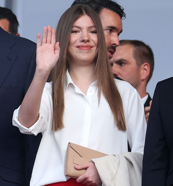 Internet Can&rsquo;t Get Over How Spanish Princess Sof&iacute;a &ldquo;Was The First&rdquo; To Move Towards Prince George