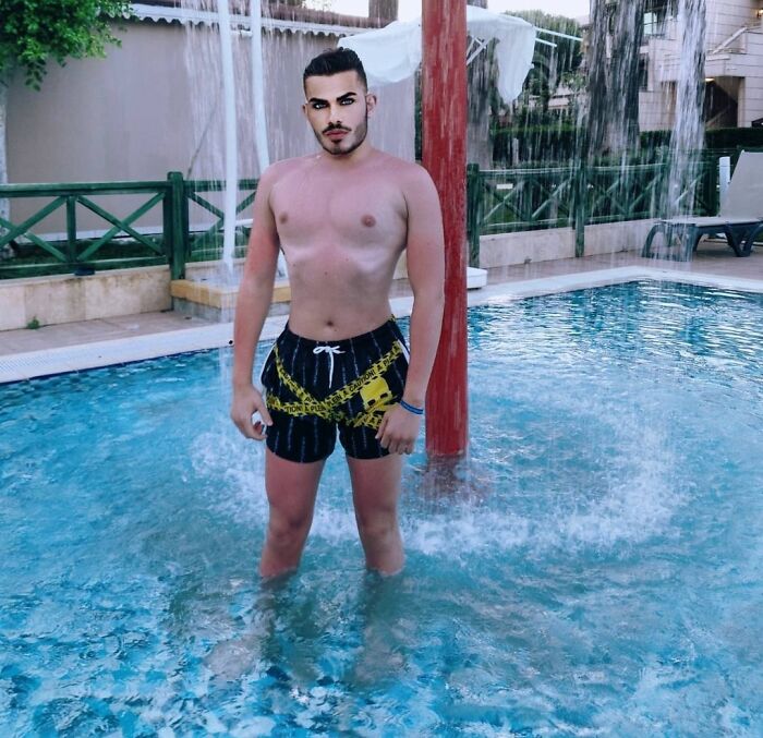 Como si llevara una máscara