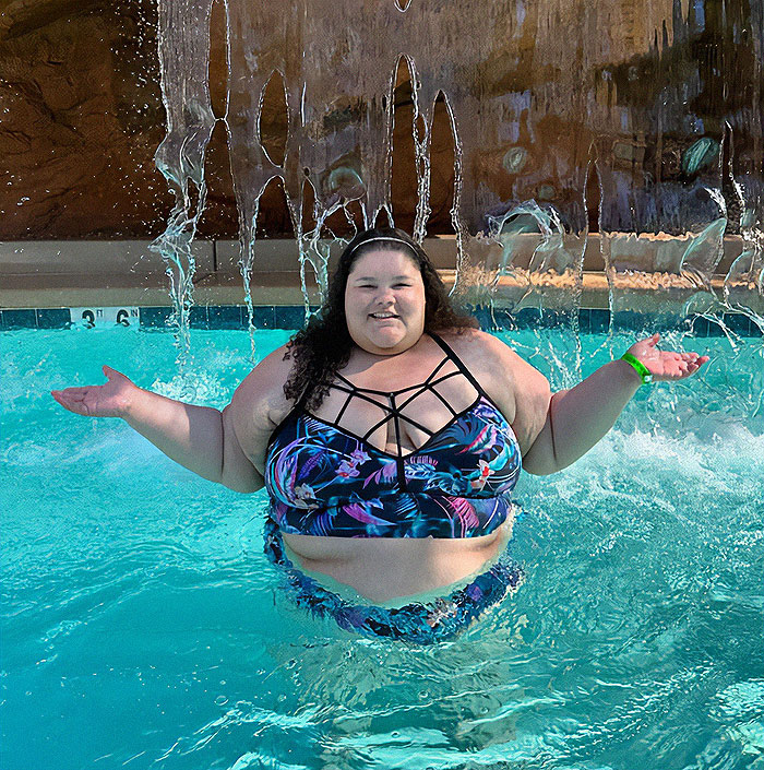 Plus-Size Activist Slams &ldquo;Non-Inclusive&rdquo; Pools After Calling Out Airline Staff Who Made Her Walk