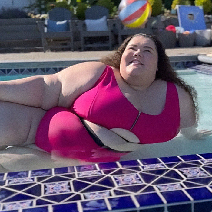 Plus-Size Activist Slams &ldquo;Non-Inclusive&rdquo; Pools After Calling Out Airline Staff Who Made Her Walk