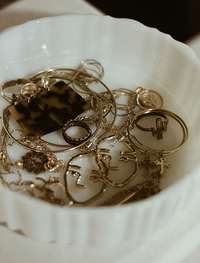 Woman Realizes She&rsquo;s Been &ldquo;Accidentally Poisoning&rdquo; Herself For Months After Removing Earrings