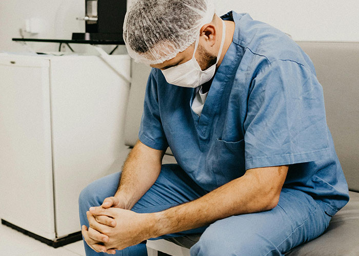 "I Can't. I'm Tired": 30 Professionals With Terrible Mental Health Confess What Job They Have