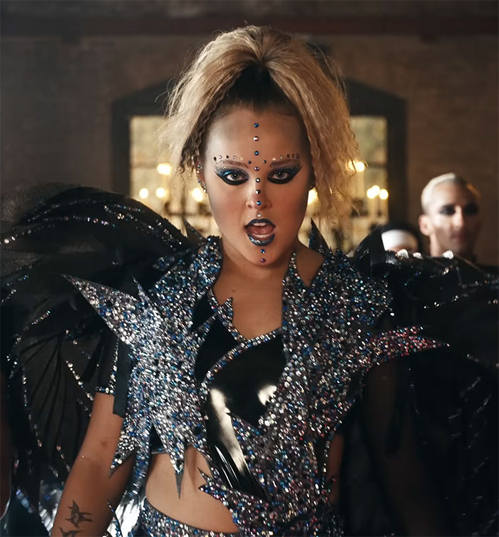 JoJo Siwa’s Plan To Use Three Different Surrogates To Have Triplets Is Slammed JoJo Siwa’s Plan To Use Three Different Surrogates To Have Triplets Is Slammed