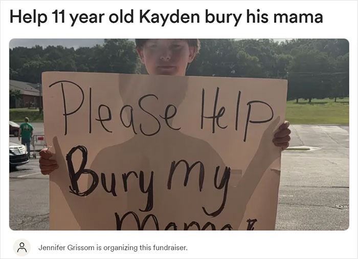 “Please Help Bury My Mama”: 11-Year-Old Boy Stands On Roadside For Two Days To Raise Money “Please Help Bury My Mama”: 11-Year-Old Boy Stands On Roadside For Two Days To Raise Money
