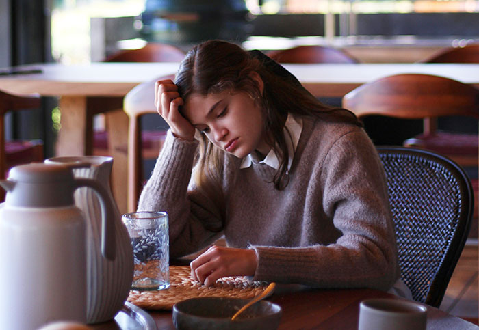 Daughter Finds Out 26 Y.O. Became Close Friends With Her Elderly Parents, Questions Everything