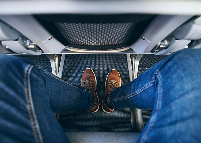 12-Hour Flight Turns Torturously Awkward After Man Refuses To Give Up Seat To Heavily Pregnant Passenger 12-Hour Flight Turns Torturously Awkward After Man Refuses To Give Up Seat To Heavily Pregnant Passenger