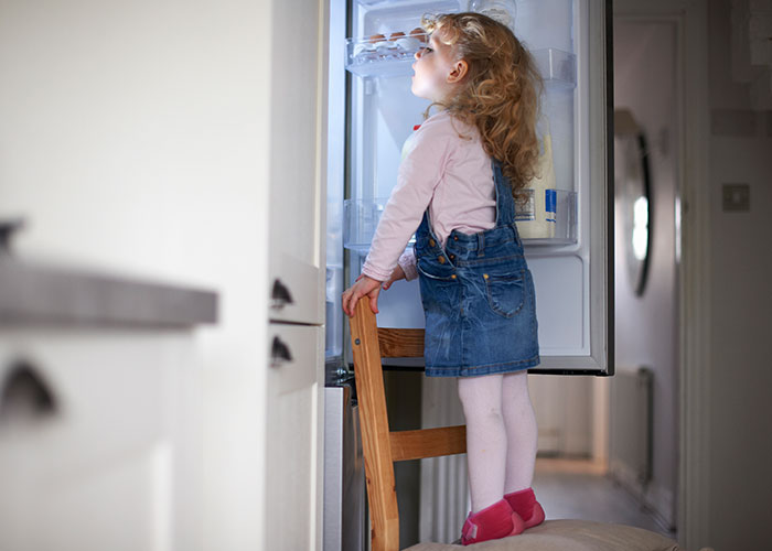 5 Y.O.&rsquo;s &lsquo;Modern&rsquo; Eating Habits Anger Grandma, She Tries To Overthrow Them But Gets Kicked Out
