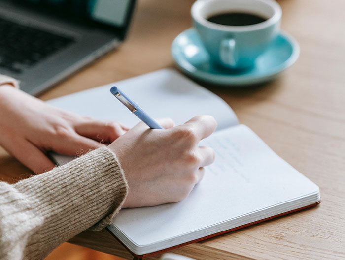 “NO Ads”: 30 Nearly Obsolete Items People Prefer Over Modern Alternatives