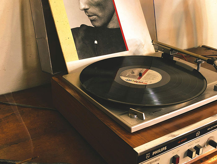 “NO Ads”: 30 Nearly Obsolete Items People Prefer Over Modern Alternatives