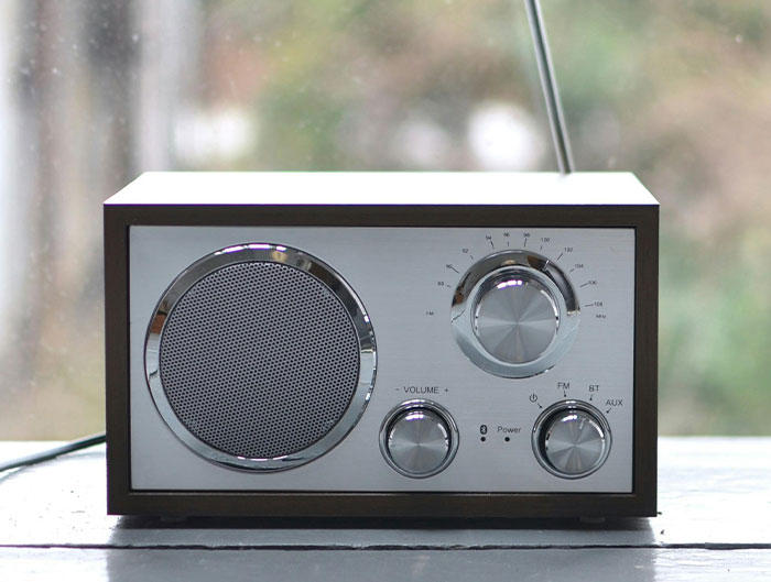 “NO Ads”: 30 Nearly Obsolete Items People Prefer Over Modern Alternatives