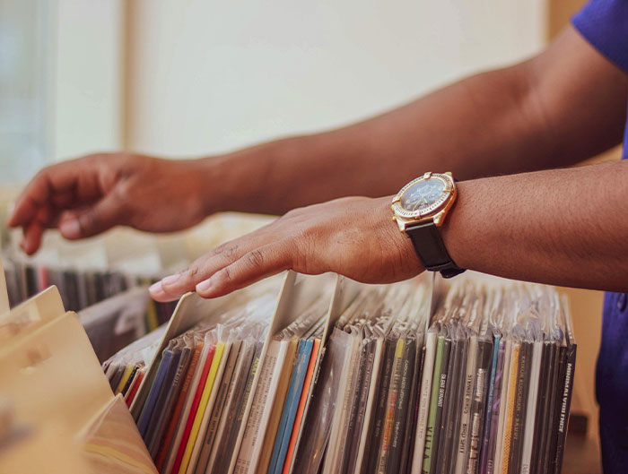 “NO Ads”: 30 Nearly Obsolete Items People Prefer Over Modern Alternatives