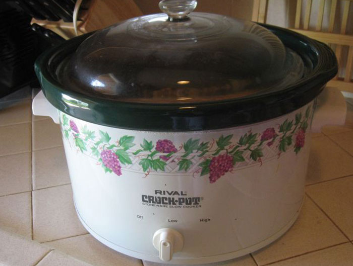 “NO Ads”: 30 Nearly Obsolete Items People Prefer Over Modern Alternatives