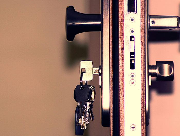 “NO Ads”: 30 Nearly Obsolete Items People Prefer Over Modern Alternatives