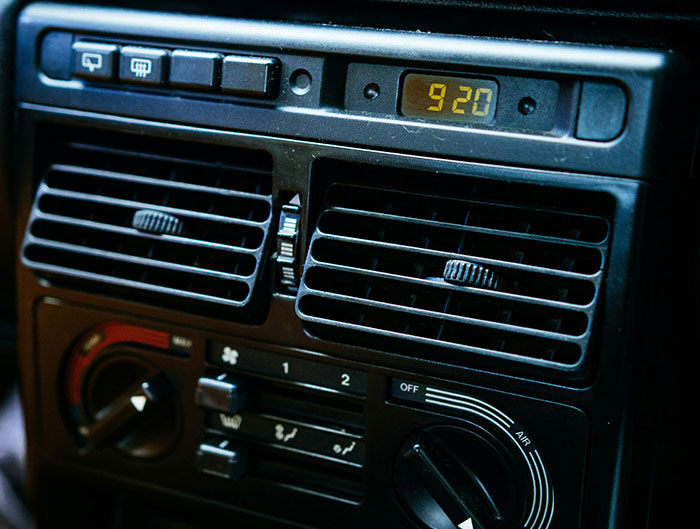 “NO Ads”: 30 Nearly Obsolete Items People Prefer Over Modern Alternatives