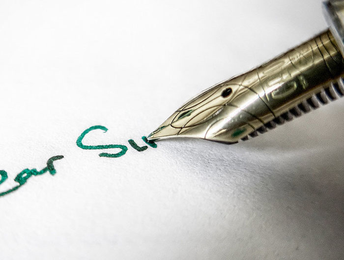 “NO Ads”: 30 Nearly Obsolete Items People Prefer Over Modern Alternatives