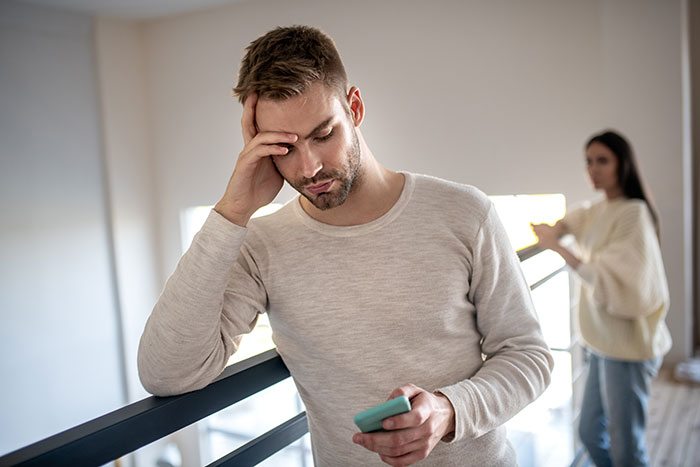Man Goes Through Partner’s Phone To Find Messages He Didn’t See Coming, Sparks A Discussion Man Goes Through Partner’s Phone To Find Messages He Didn’t See Coming, Sparks A Discussion