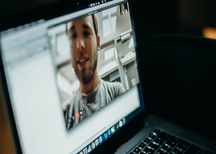 “What’s The Best Way You Have Seen Someone Screw Themselves Over?” (35 Answers)