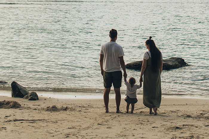 30 People Reveal Their Secrets That Sit The Heaviest On Their Chest