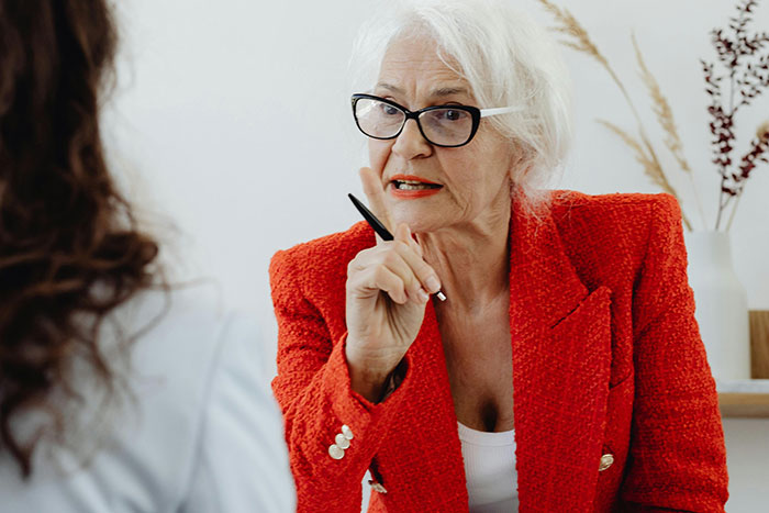 Man Gets Twice The Refund And A Gift Card After Shutting His Mouth And Letting Cashier “Do Her Job” Man Gets Twice The Refund And A Gift Card After Shutting His Mouth And Letting Cashier “Do Her Job”