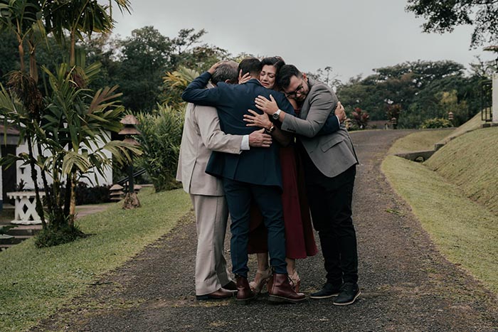 Estranged Woman Finally Sees The Truth And Wants Dad Back In Her Life, He Doesn't Want To Reconnect