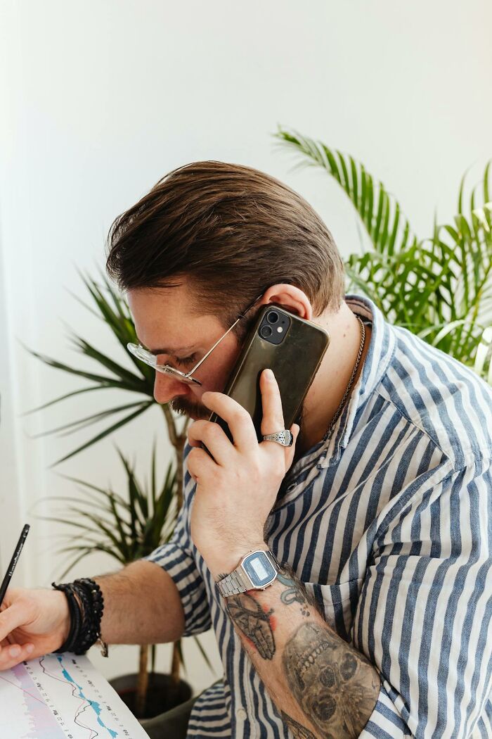 “We Can Hear You”: 30 Things Employees Know That Customers Usually Don’t