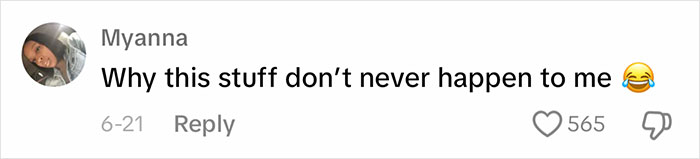 Passenger Refuses $1500 Cash To Give Up Her Seat On Full Flight, Ignites Controversy Online