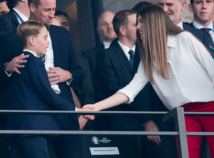 Internet Can&rsquo;t Get Over How Spanish Princess Sof&iacute;a &ldquo;Was The First&rdquo; To Move Towards Prince George