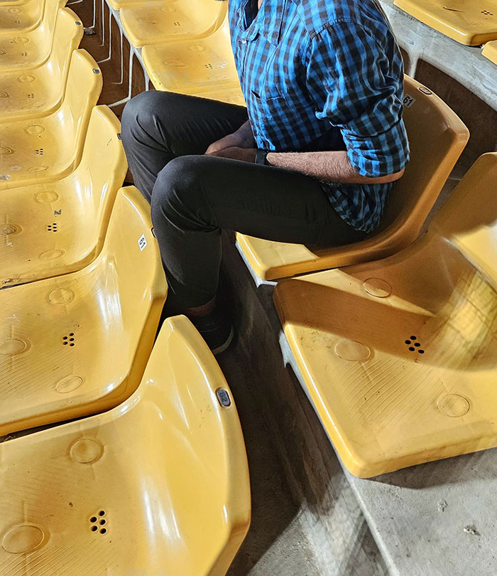 Espacio para las piernas en un estadio de cricket