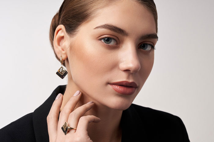 Woman Breaks Things Off With &lsquo;Friend With Benefits&rsquo;, Won&rsquo;t Return His Expensive Gifts, He&rsquo;s Furious