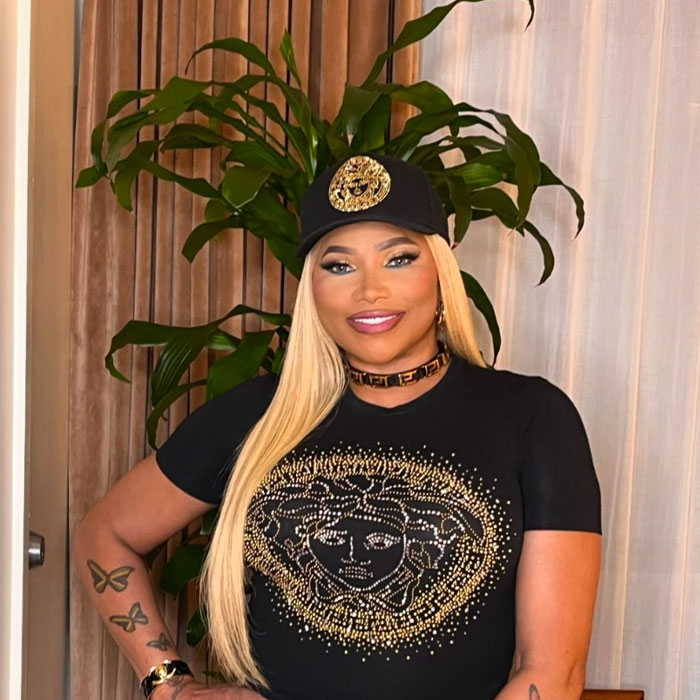 Salt-N-Pepa's Sandra Denton Kicked Off Flight For Refusing To Give Up Her Seat Salt-N-Pepa's Sandra Denton Kicked Off Flight For Refusing To Give Up Her Seat
