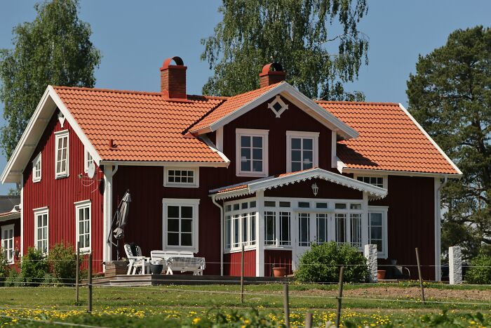 30 Signs That Scream Someone Grew Up Rich, As Pointed Out By Folks Online