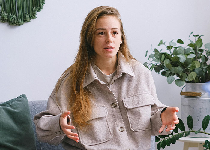 Woman Catches Stepfather Saying She&rsquo;s Not His &ldquo;Real&rdquo; Child, Makes Him Regret It Years Later