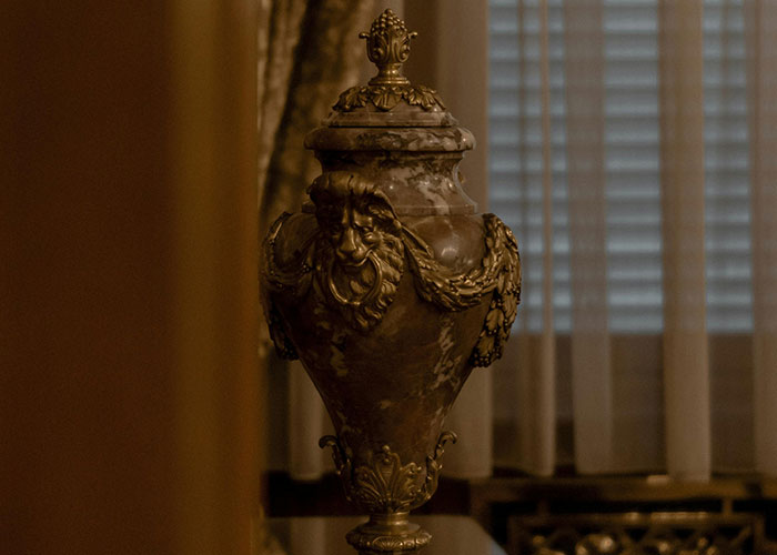 30 Wild Funeral Stories About Inappropriate, Weird Or Funny Things Happening