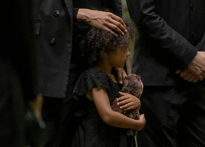 30 Wild Funeral Stories About Inappropriate, Weird Or Funny Things Happening