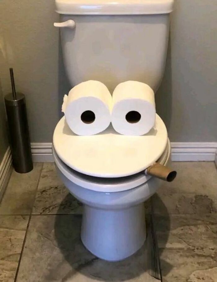 My Husband Told Me To "Hurry, The Toilet Is Smoking…" And This Was What I Saw 😆 Credit: Kyle & Mistie Knight