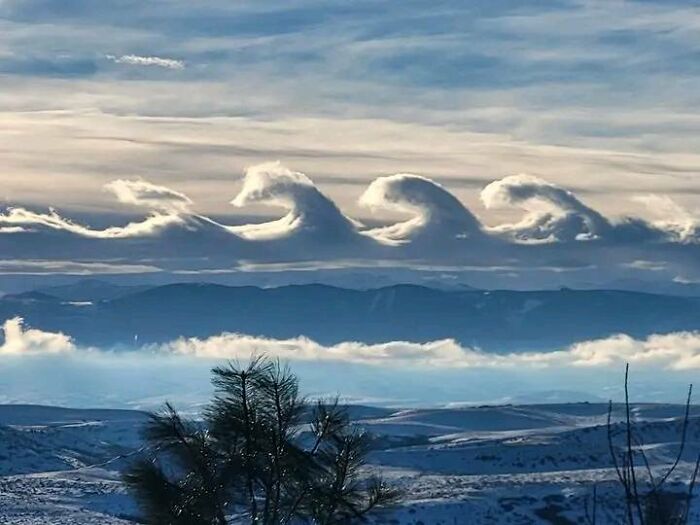 Océano en el cielo. Una nube con forma de ola poco común fotografiada en Wyoming por Rachel Gordon