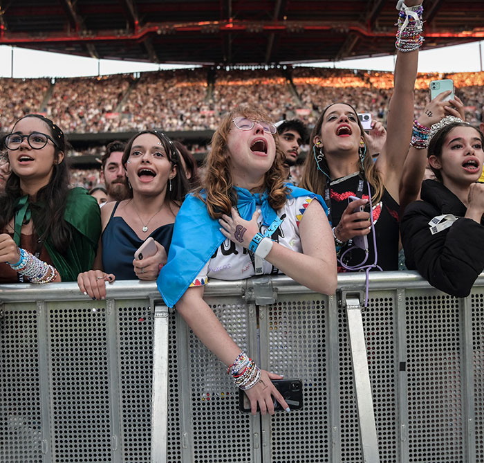 After Taylor Swift Fans Report &ldquo;Post-Concert Amnesia,&rdquo; Experts Shed Light On Strange Phenomenon