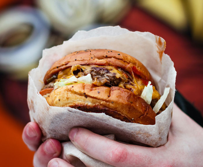 Netizens Shame Frugal Husband For Controlling Wife's Money As She Spends $45 To Support Sister 