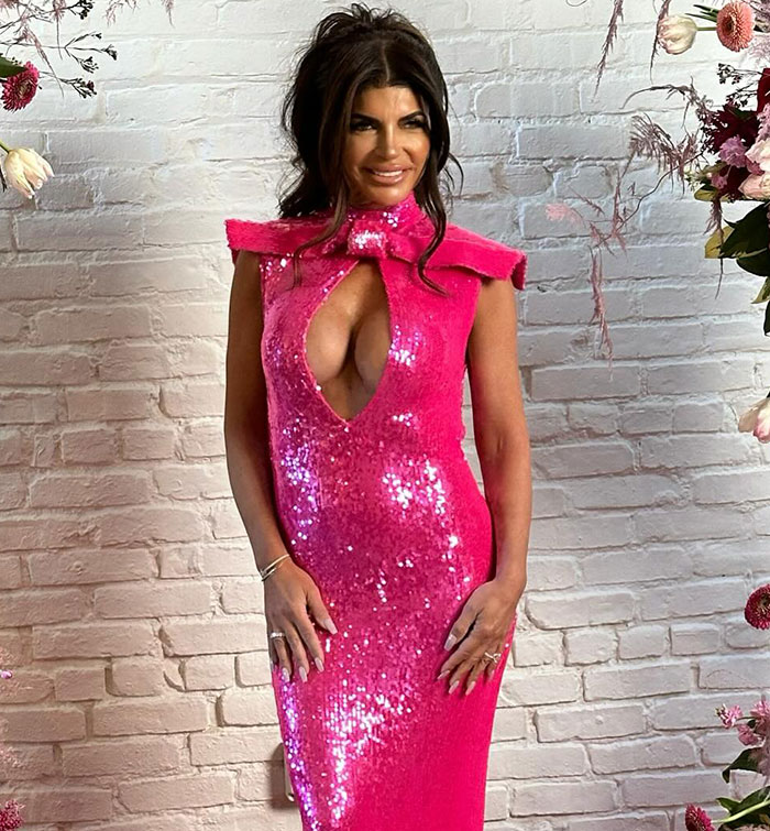 &ldquo;Winner Of The Worst Photo Edit&rdquo;: Fans Stunned By Teresa Giudice&rsquo;s Photoshop Fail