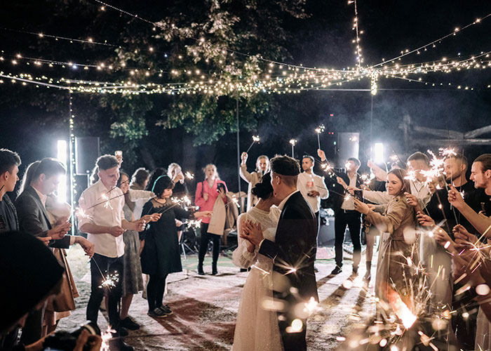 20 Invitaciones con exigencias ridículas que la gente se vio obligada a seguir