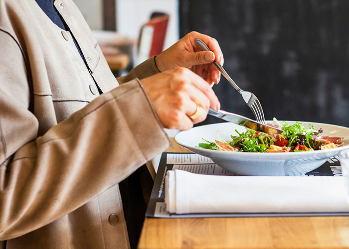 20 Invitaciones con exigencias ridículas que la gente se vio obligada a seguir