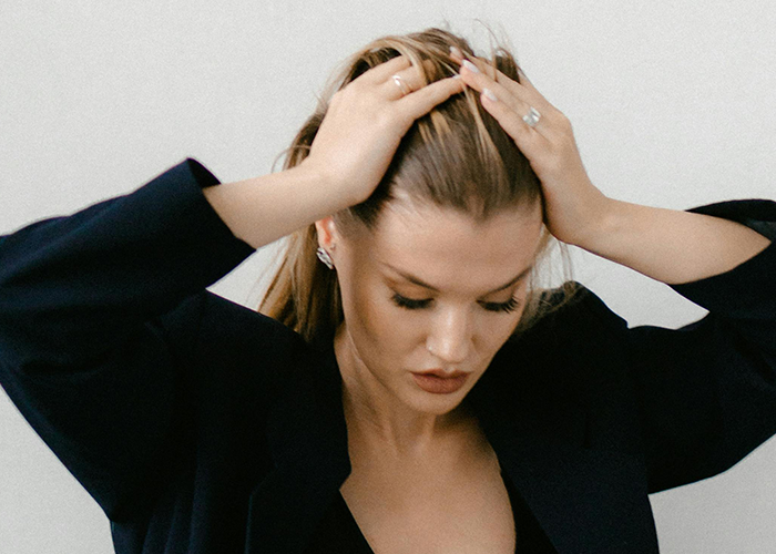 "AITA For Divorcing My Husband Because He Spent 10 Minutes In The Car During A Family Emergency?" "AITA For Divorcing My Husband Because He Spent 10 Minutes In The Car During A Family Emergency?"