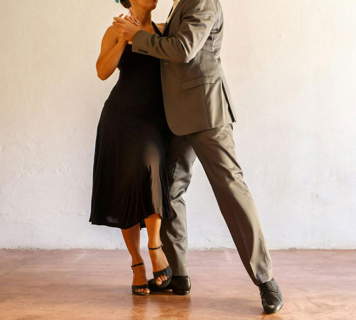 Man Brushes Off Wife&rsquo;s Concern About His Relationship With His Sister, People Have Their Doubts