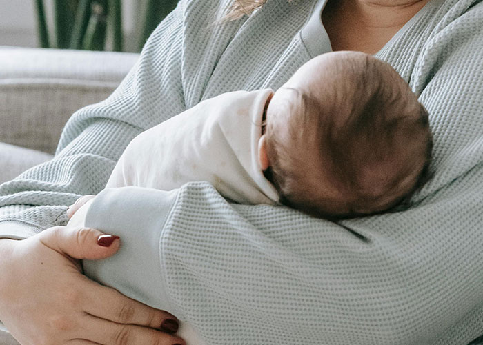 30 Doctors And Nurses Spill The Tea About What Happens When The Baby Looks Like Not The Dad’s